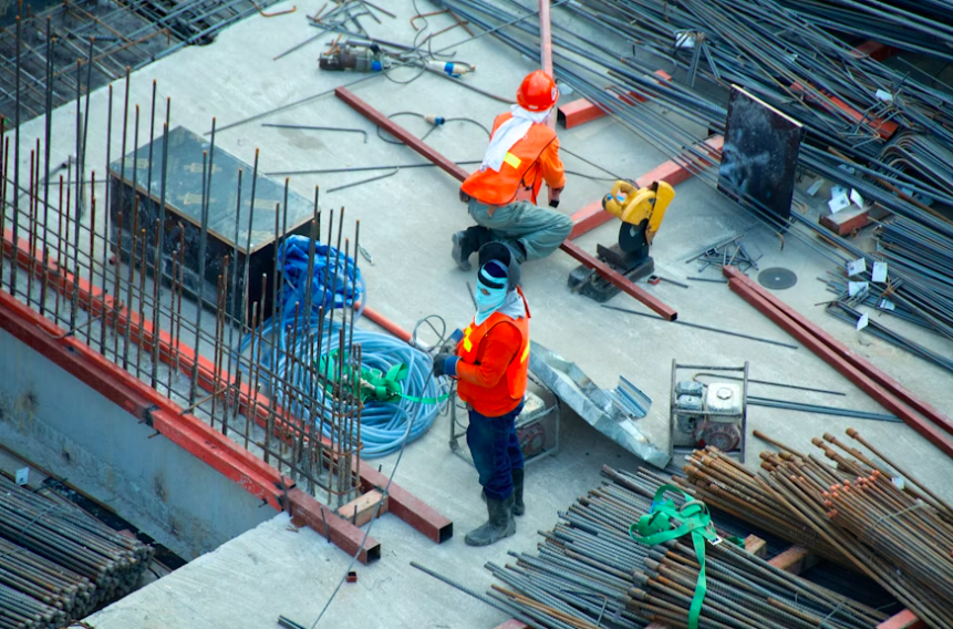 If you know that you want to learn and study construction and project management, Steering helps you understand what will you apply those learnings. Photo credits Unsplash.