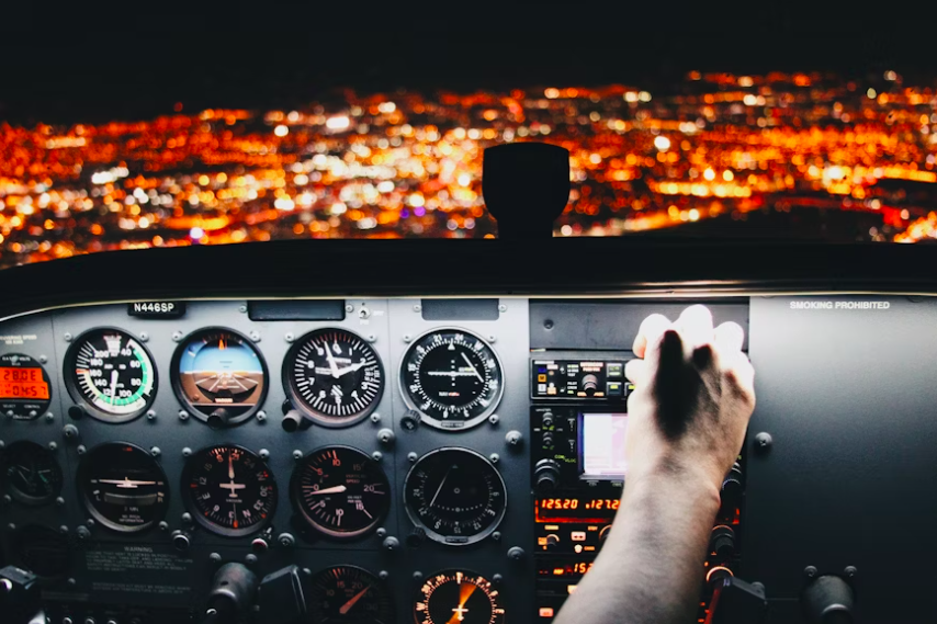 If you know that you want to learn and design dashboards, Steering helps you understand what will you apply those learnings. Photo credits Unsplash.